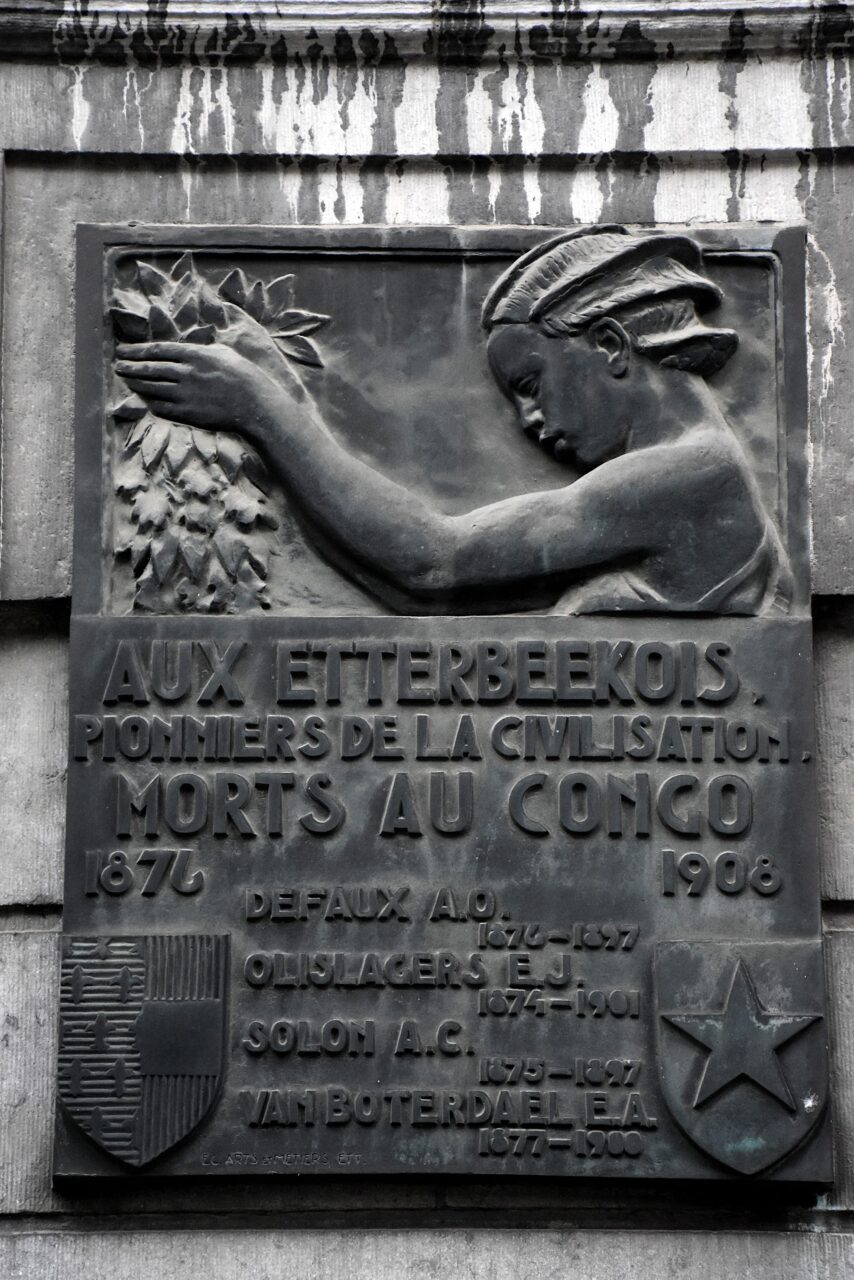 Plaque commémorative
« Aux Etterbeekois. Pionniers de la
civilisation. Morts au Congo. »
École des Arts et Métiers d'Etterbeek
Crédit photo : © urban.brussels